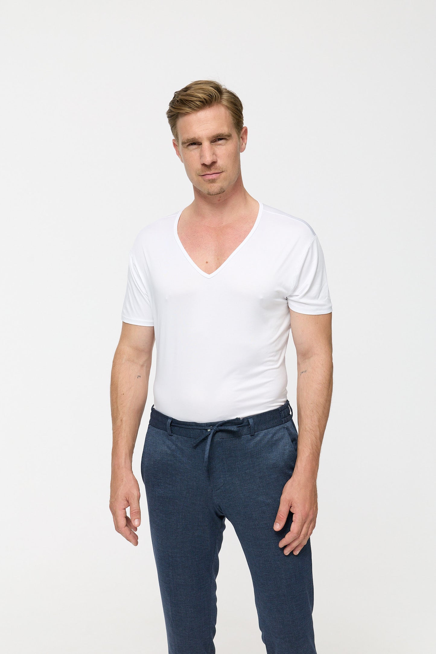 V-Neck T-Shirt AIRZHIRT DiFano weiß