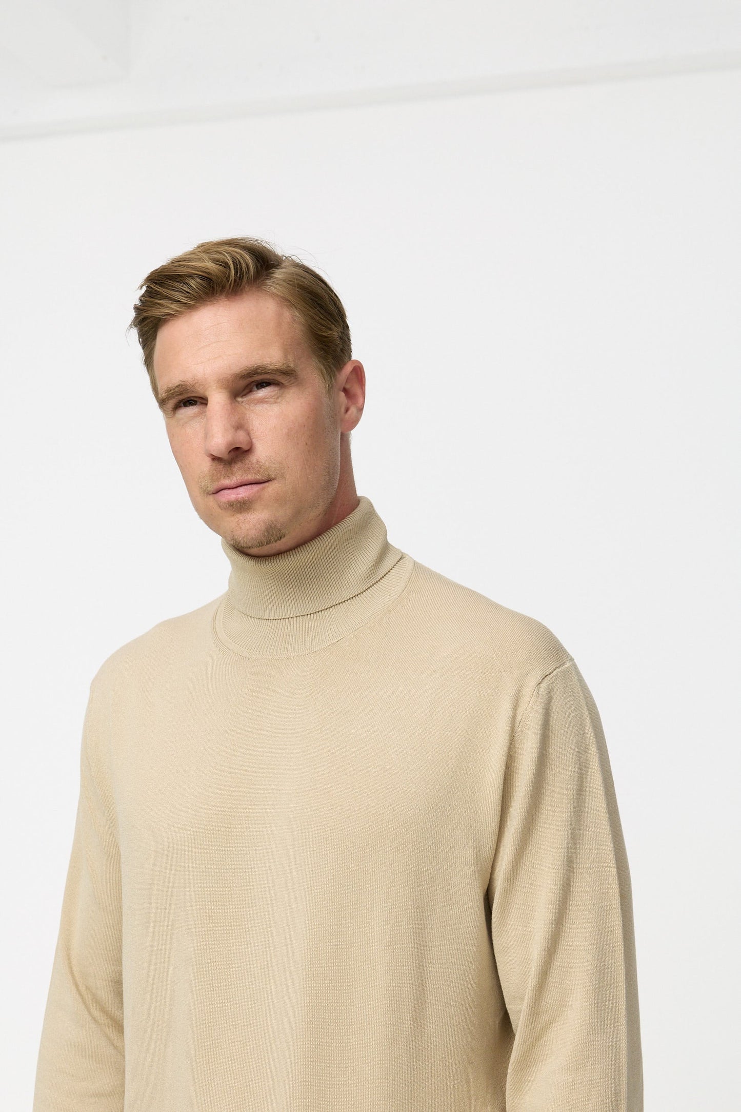 Turtleneck sweater DiRyan 408-220 beige